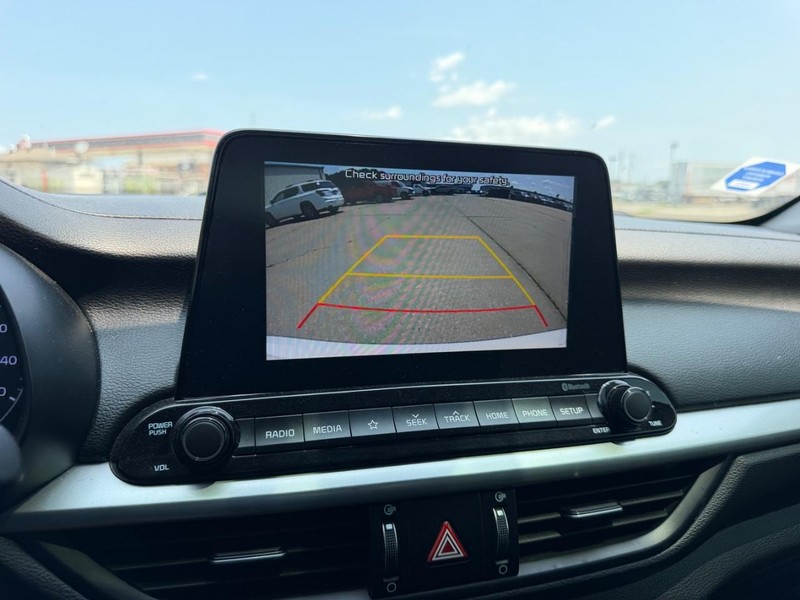 Kia Forte Vehicle Full-screen Gallery Image 18