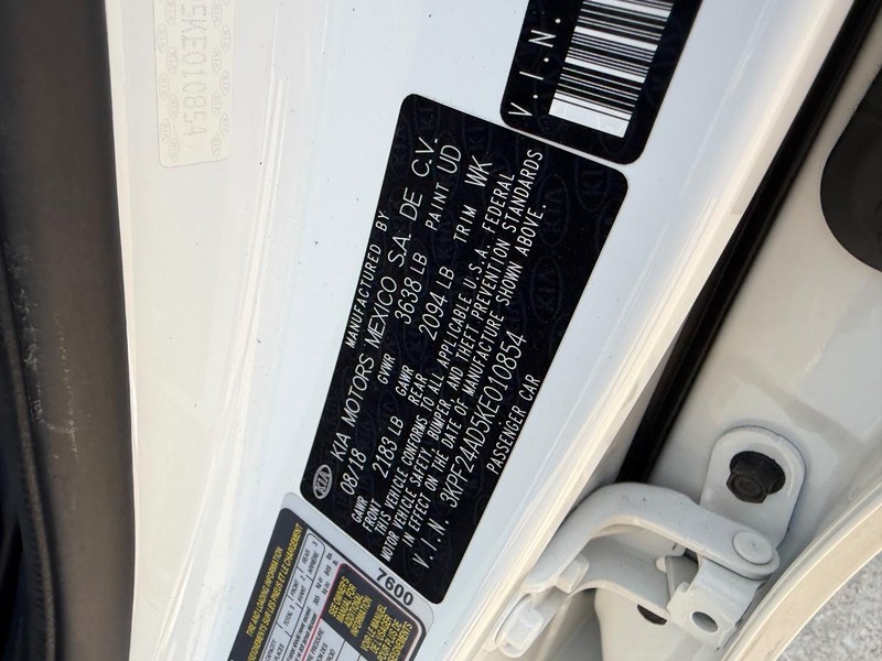 Kia Forte Vehicle Full-screen Gallery Image 19