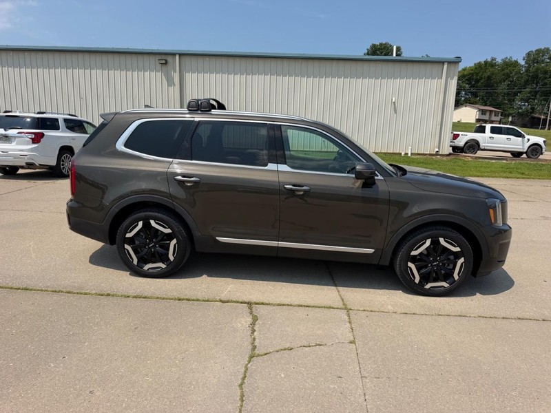 Kia Telluride Vehicle Full-screen Gallery Image 2