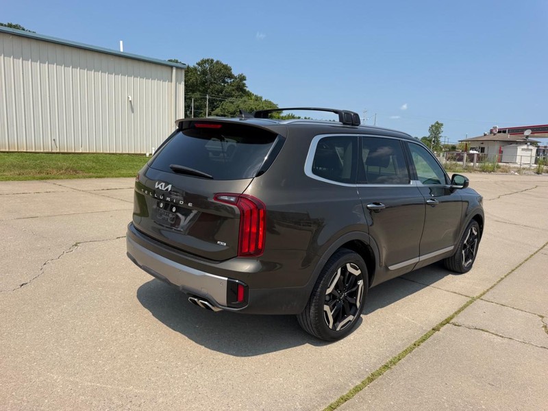 Kia Telluride Vehicle Full-screen Gallery Image 3