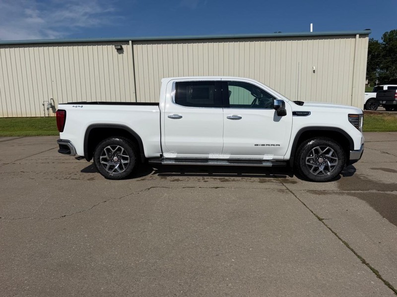 GMC Sierra 1500 Vehicle Full-screen Gallery Image 2