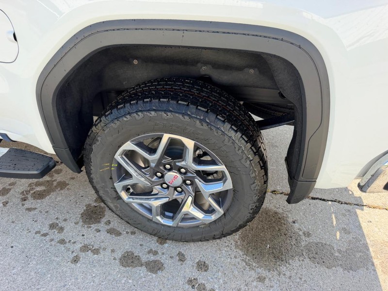 GMC Sierra 1500 Vehicle Full-screen Gallery Image 6