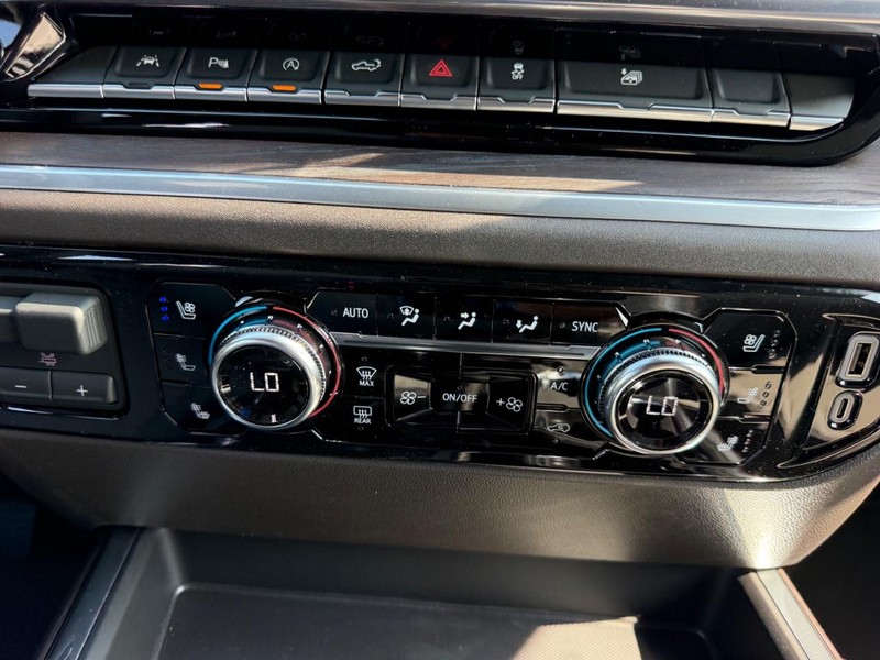 GMC Sierra 1500 Vehicle Full-screen Gallery Image 13