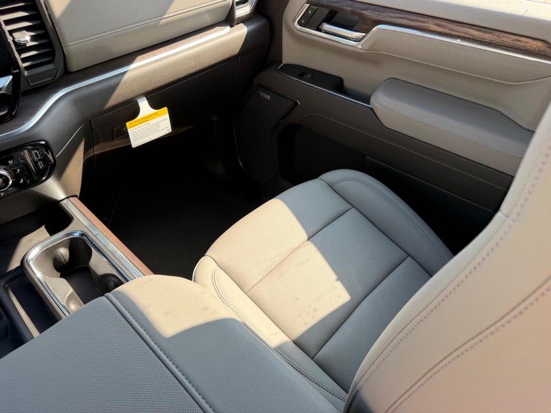 GMC Sierra 1500 Vehicle Full-screen Gallery Image 15