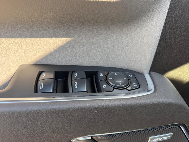 GMC Sierra 1500 Vehicle Full-screen Gallery Image 16
