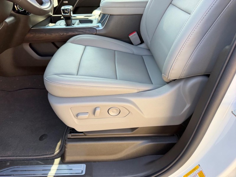 GMC Sierra 1500 Vehicle Full-screen Gallery Image 18