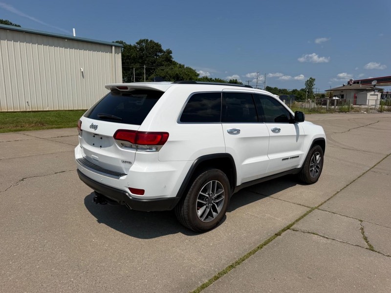 Jeep Grand Cherokee Vehicle Full-screen Gallery Image 3