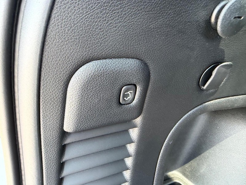 Jeep Grand Cherokee Vehicle Full-screen Gallery Image 6