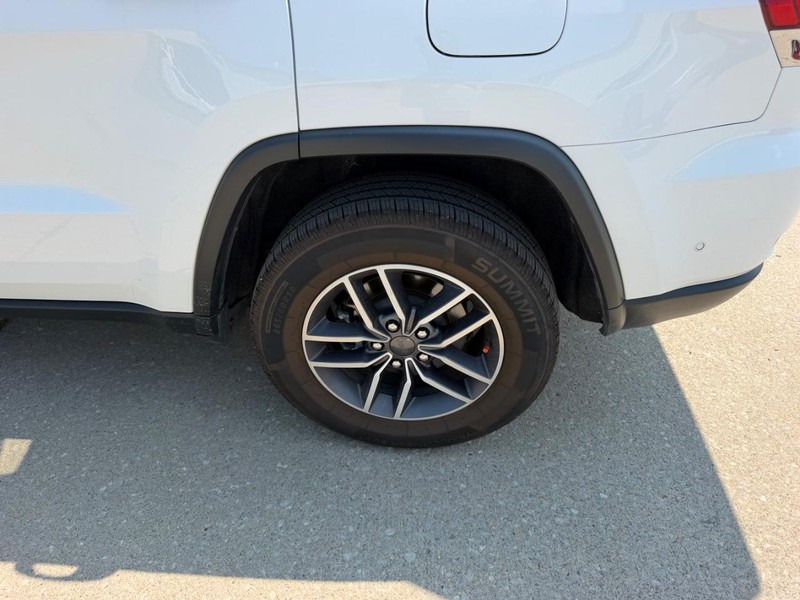 Jeep Grand Cherokee Vehicle Full-screen Gallery Image 7