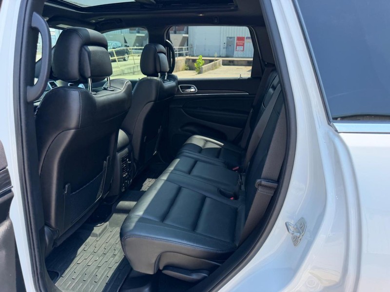 Jeep Grand Cherokee Vehicle Full-screen Gallery Image 8