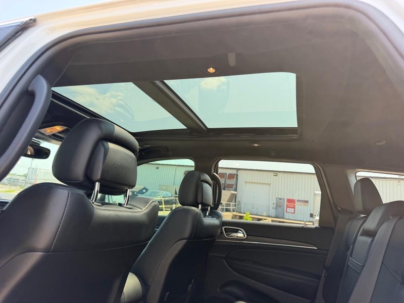 Jeep Grand Cherokee Vehicle Full-screen Gallery Image 9