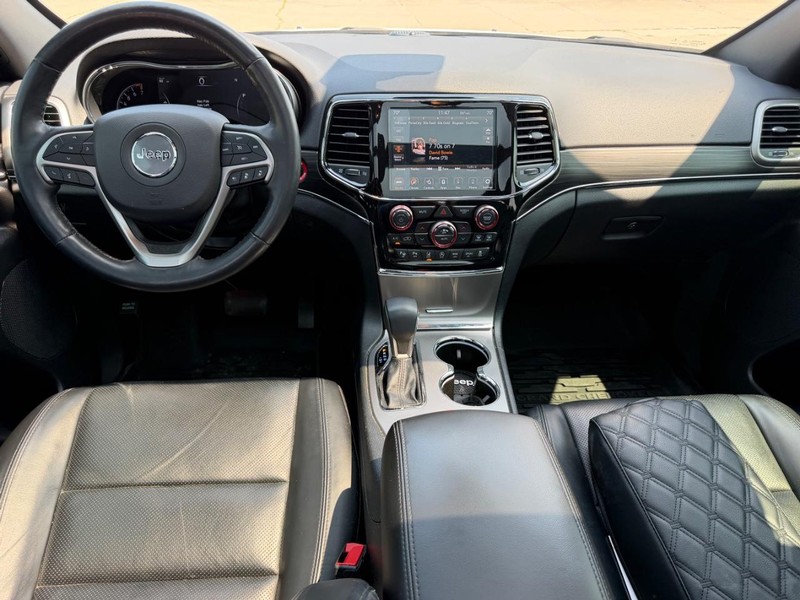 Jeep Grand Cherokee Vehicle Full-screen Gallery Image 10