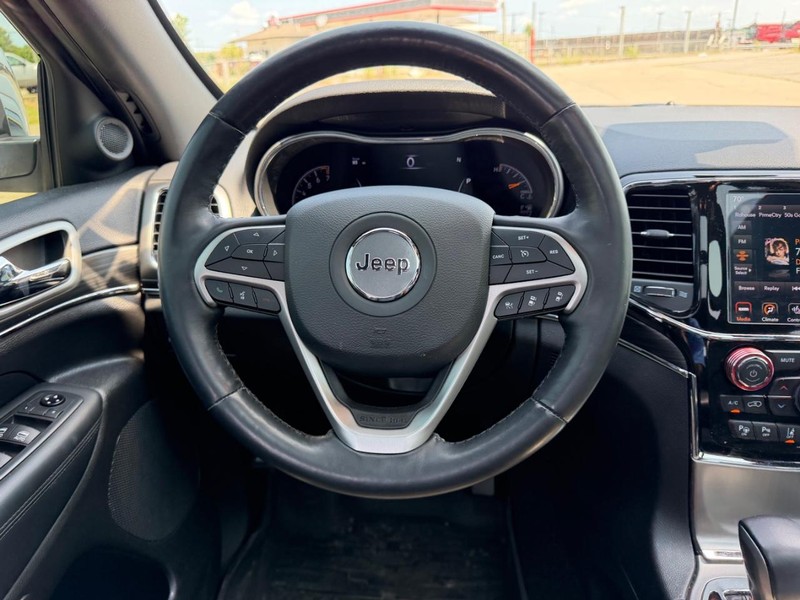 Jeep Grand Cherokee Vehicle Full-screen Gallery Image 11