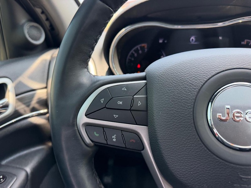 Jeep Grand Cherokee Vehicle Full-screen Gallery Image 12