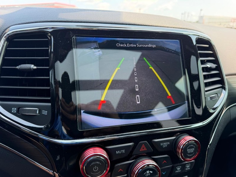 Jeep Grand Cherokee Vehicle Full-screen Gallery Image 23