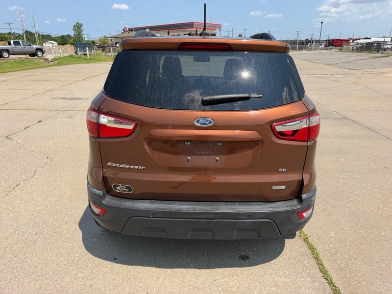 Ford EcoSport Vehicle Full-screen Gallery Image 4