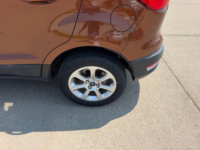 Ford EcoSport Vehicle Full-screen Gallery Image 6