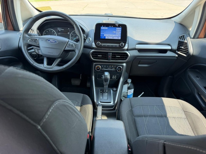 Ford EcoSport Vehicle Full-screen Gallery Image 9