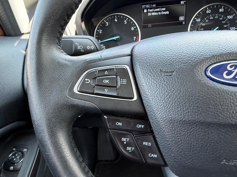 Ford EcoSport Vehicle Full-screen Gallery Image 11
