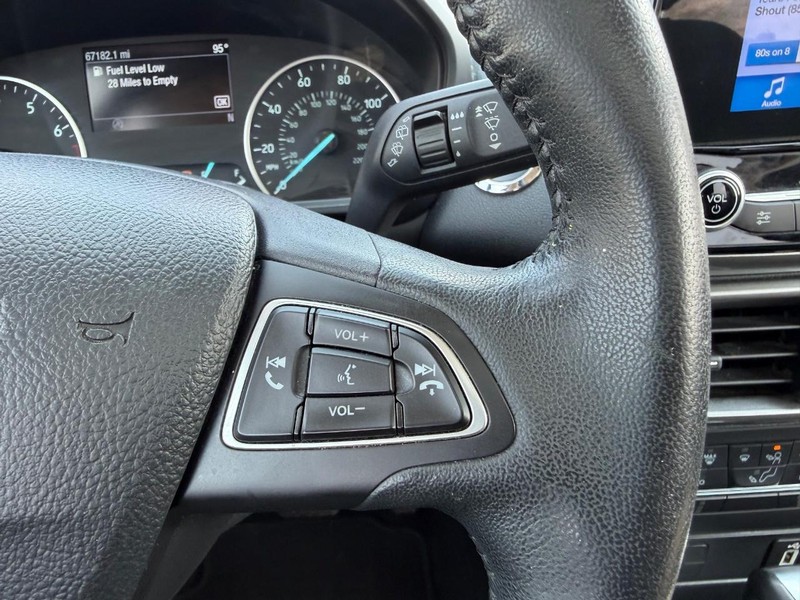 Ford EcoSport Vehicle Full-screen Gallery Image 12
