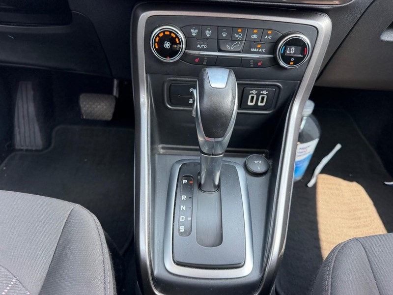 Ford EcoSport Vehicle Full-screen Gallery Image 15