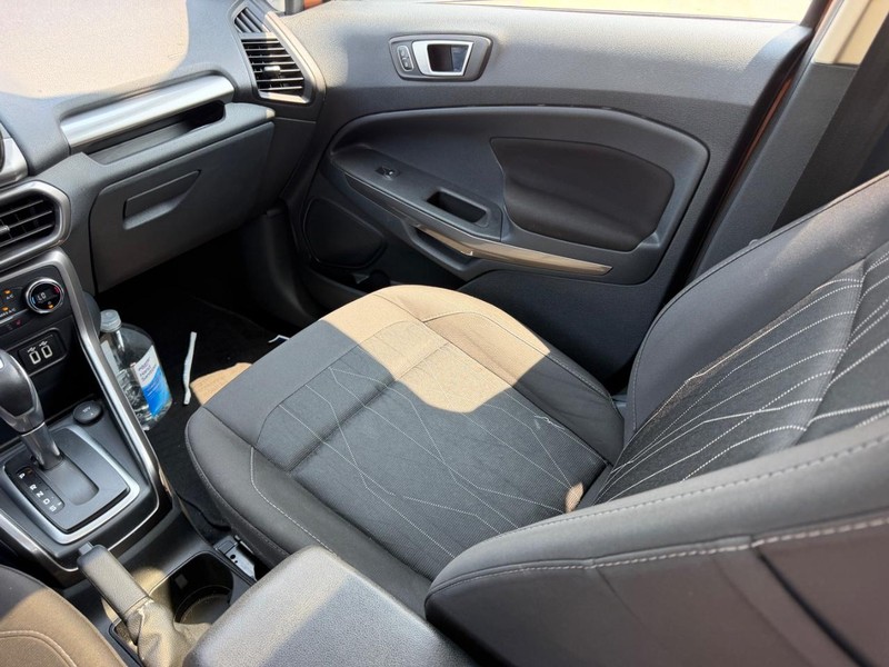 Ford EcoSport Vehicle Full-screen Gallery Image 16