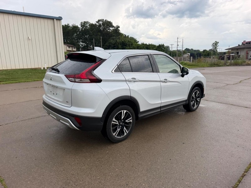 Mitsubishi Eclipse Cross Vehicle Full-screen Gallery Image 3