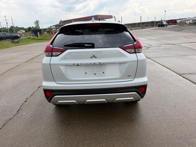 Mitsubishi Eclipse Cross Vehicle Full-screen Gallery Image 4