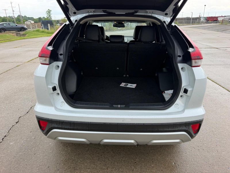 Mitsubishi Eclipse Cross Vehicle Full-screen Gallery Image 5