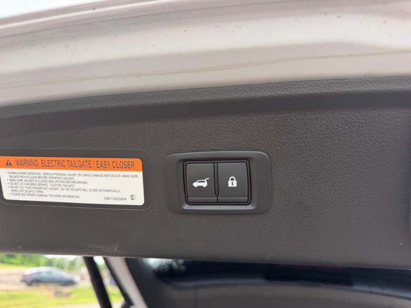 Mitsubishi Eclipse Cross Vehicle Full-screen Gallery Image 6