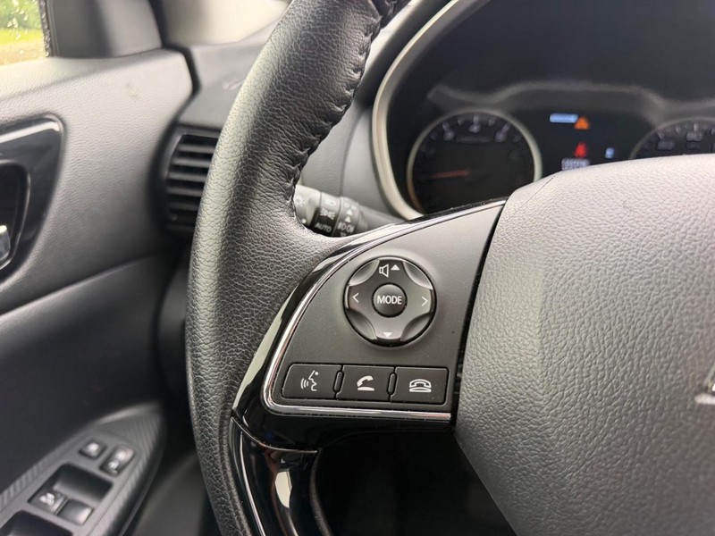 Mitsubishi Eclipse Cross Vehicle Full-screen Gallery Image 11