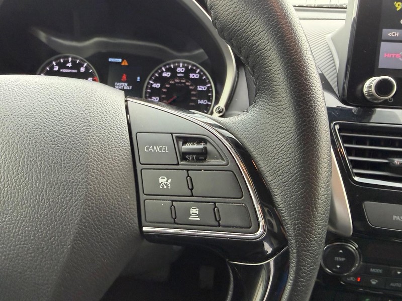 Mitsubishi Eclipse Cross Vehicle Full-screen Gallery Image 12