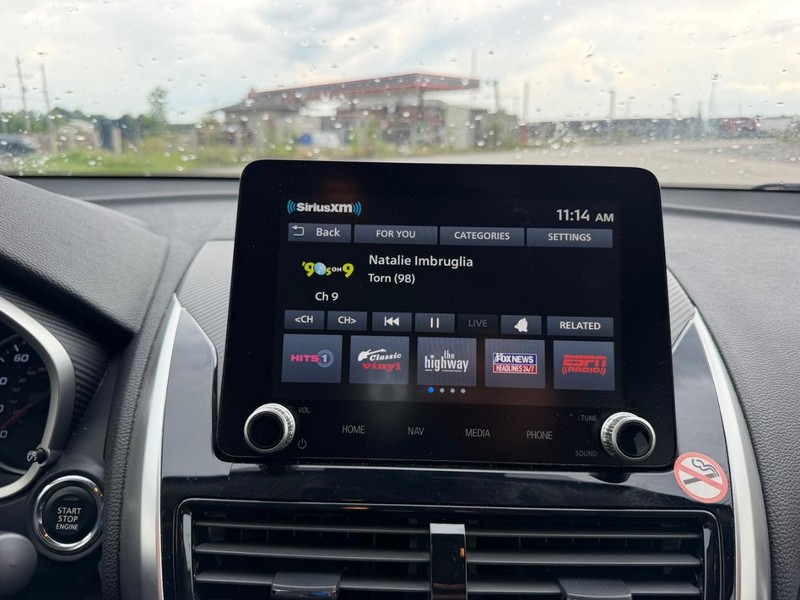 Mitsubishi Eclipse Cross Vehicle Full-screen Gallery Image 13
