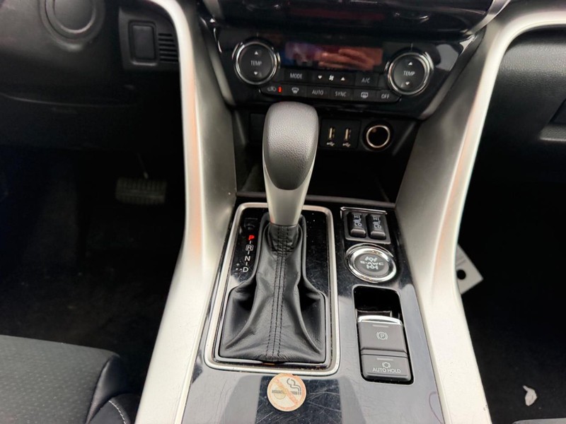 Mitsubishi Eclipse Cross Vehicle Full-screen Gallery Image 15