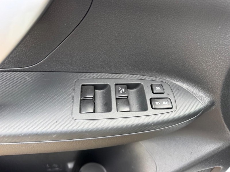Mitsubishi Eclipse Cross Vehicle Full-screen Gallery Image 17