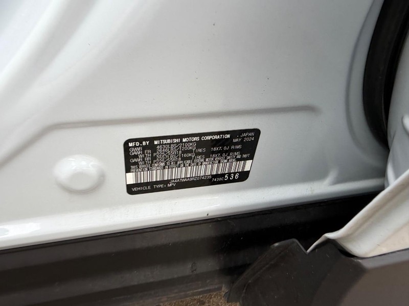 Mitsubishi Eclipse Cross Vehicle Full-screen Gallery Image 21