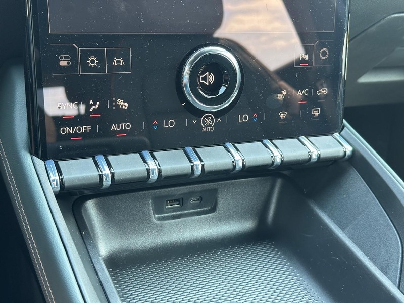 GMC Terrain Vehicle Full-screen Gallery Image 13