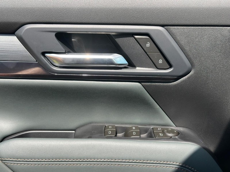GMC Terrain Vehicle Full-screen Gallery Image 16