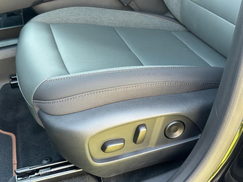 GMC Terrain Vehicle Full-screen Gallery Image 17