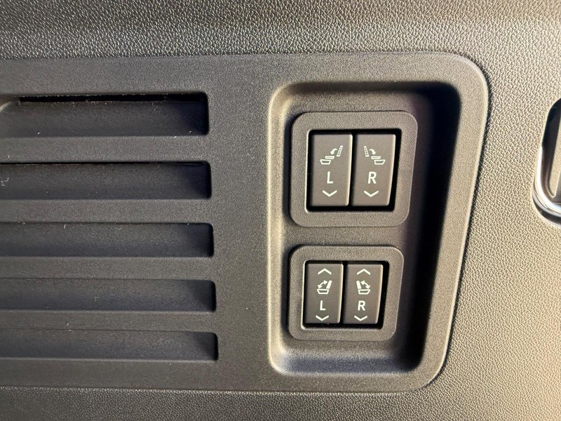 Buick Enclave Vehicle Full-screen Gallery Image 7