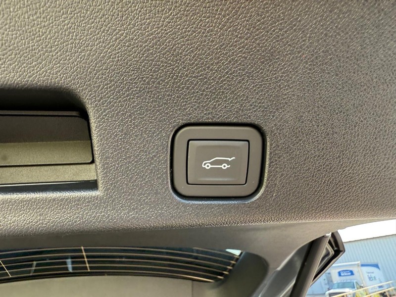 Buick Enclave Vehicle Full-screen Gallery Image 8