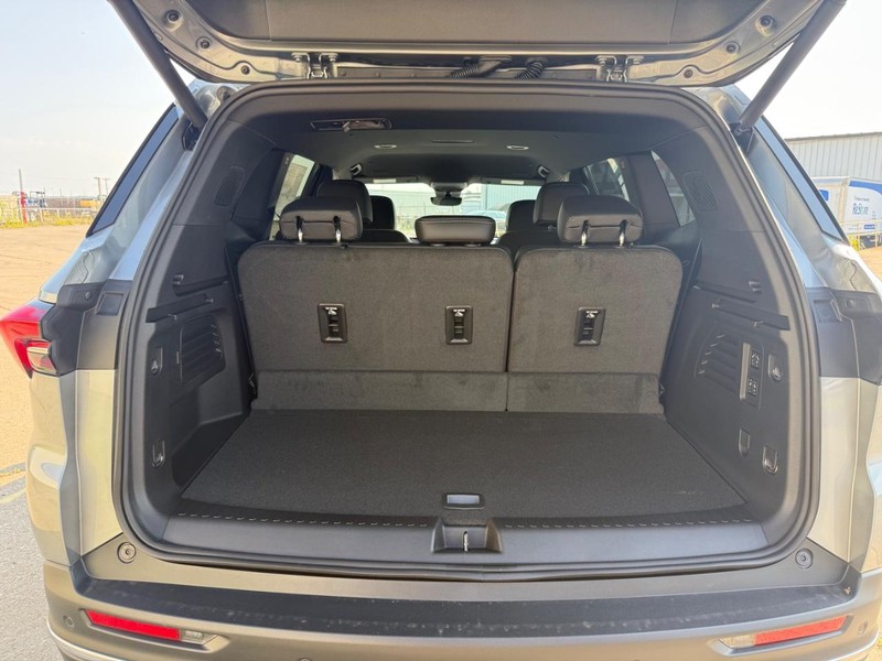 Buick Enclave Vehicle Full-screen Gallery Image 9
