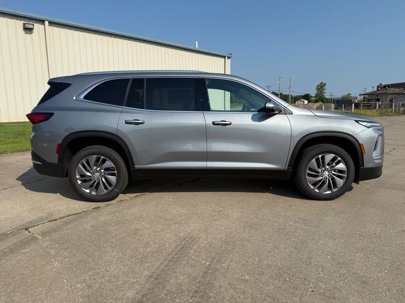 Buick Enclave Vehicle Full-screen Gallery Image 10