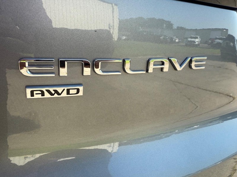 Buick Enclave Vehicle Full-screen Gallery Image 11