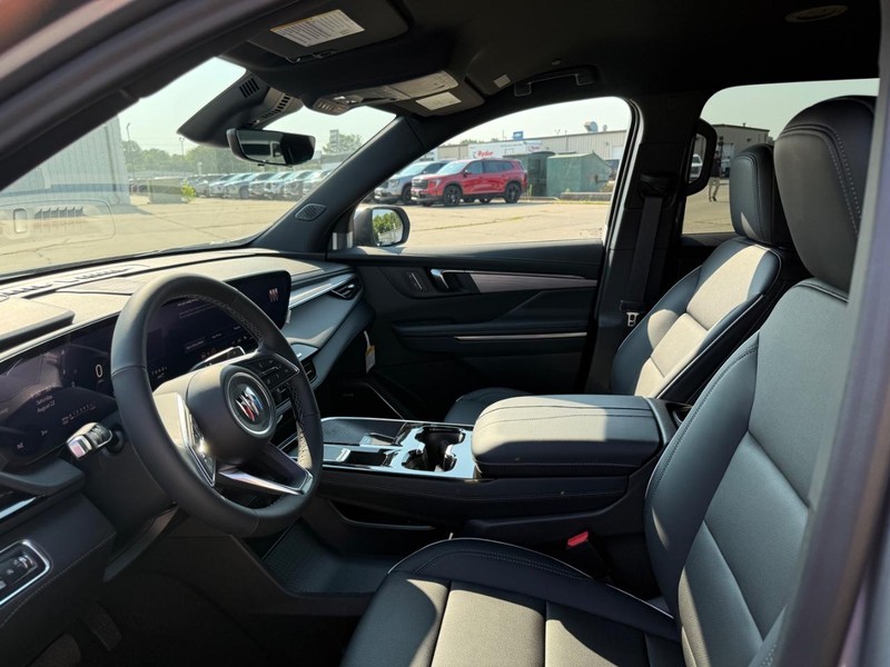 Buick Enclave Vehicle Full-screen Gallery Image 12