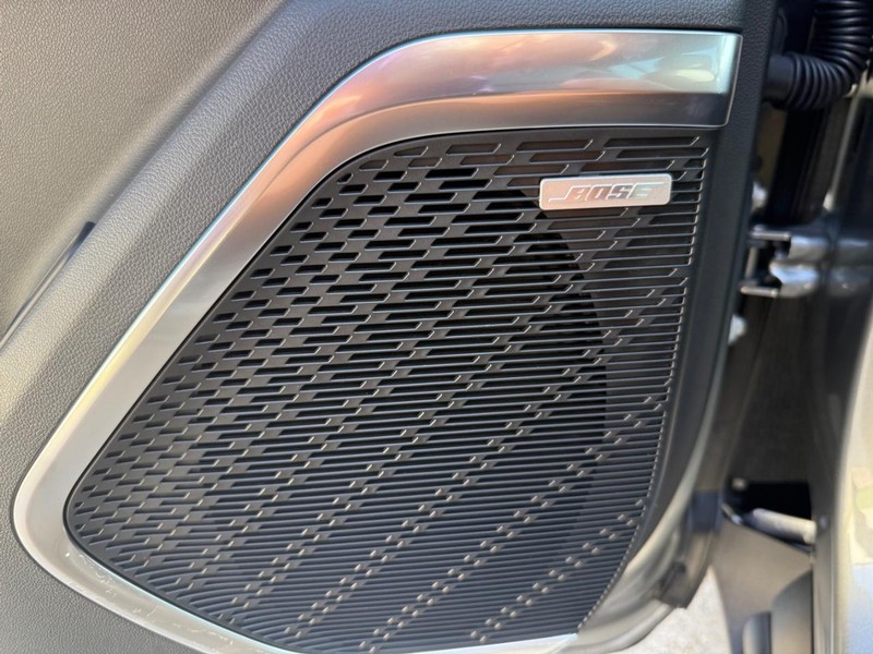 Buick Enclave Vehicle Full-screen Gallery Image 15