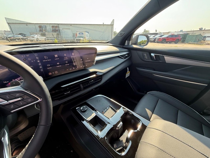Buick Enclave Vehicle Full-screen Gallery Image 16