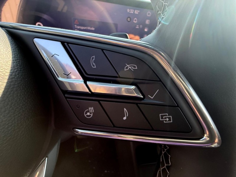 Buick Enclave Vehicle Full-screen Gallery Image 19