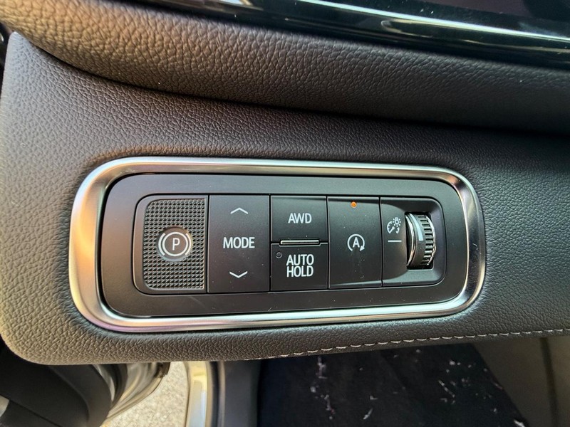 Buick Enclave Vehicle Full-screen Gallery Image 20