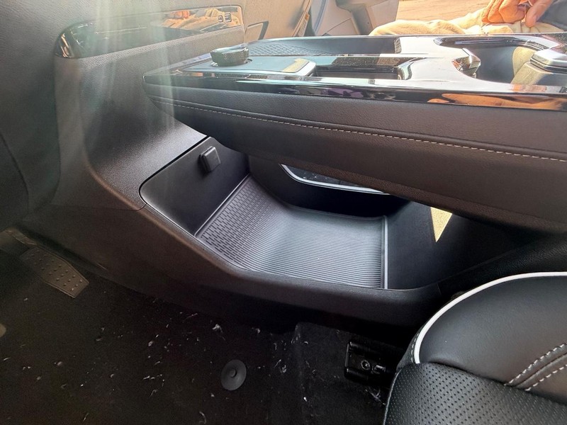 Buick Enclave Vehicle Full-screen Gallery Image 21